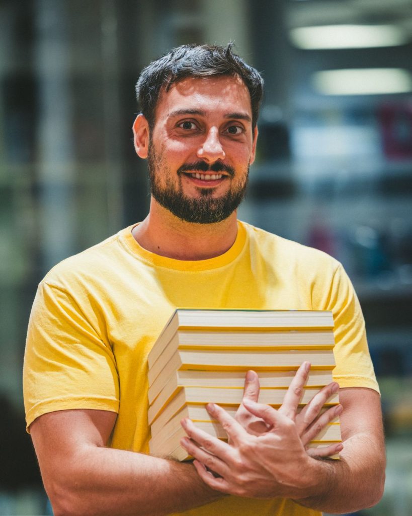 Autor de romance premiado, Vítor Kappel participa de roda de conversa sobre amor e literatura contemporânea na Flip