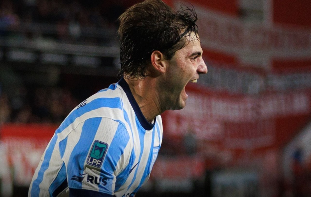 Sosa comemora gol feito pelo clube