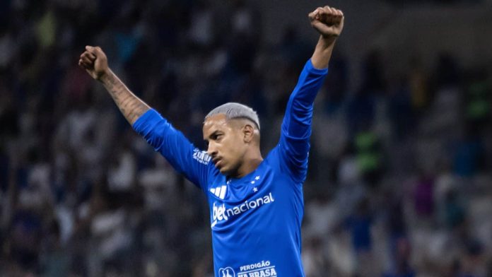 Matheus Pereira comemorando gol da vitória. Fonte: 365Scores