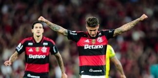 Carrascal comemorando gol que simboliza boa fase.