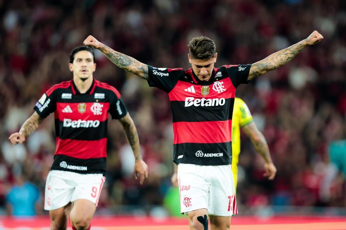 Carrascal comemorando gol que simboliza boa fase.